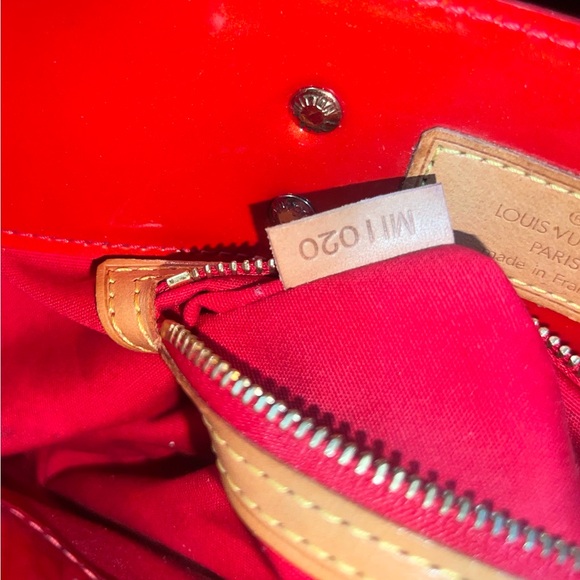 AUTHENTIC LOUIS VUITTON READE VERNIS Handbag - Rarely Used! - Picture 5 of 7